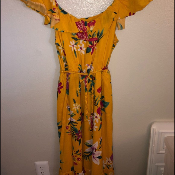 Old Navy Dresses & Skirts - 3/$10 NWOT Old Navy Flowy, Floral Midi Dress